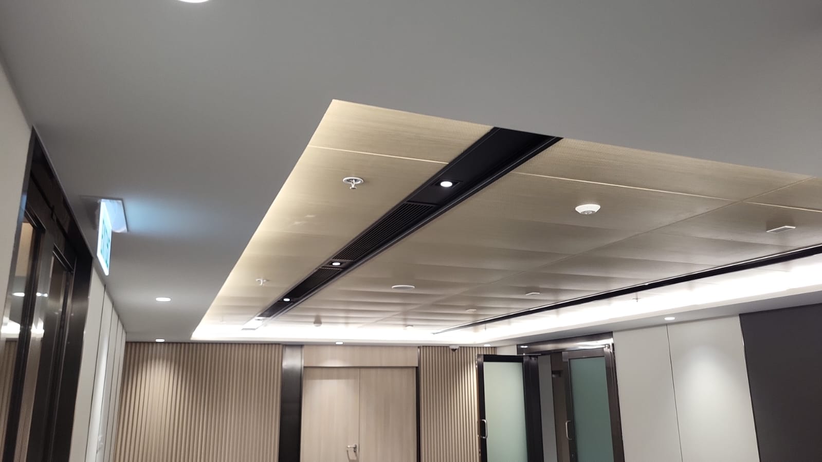 16F Reception Lobby 1